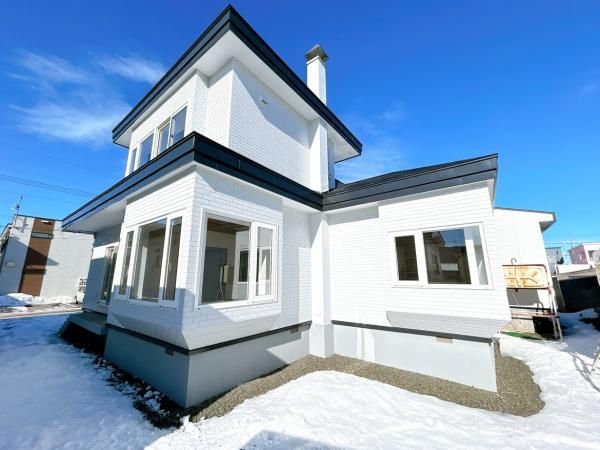 Renovated 4LDK House with Triple Parking in Kushiro, Hokkaido - Thumbnail 2