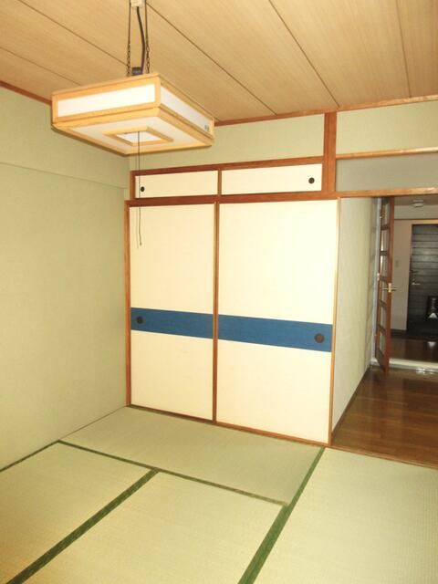 2DK Apartment for Sale in Katsushika, Tokyo - Top Floor South Facing - Thumbnail 4