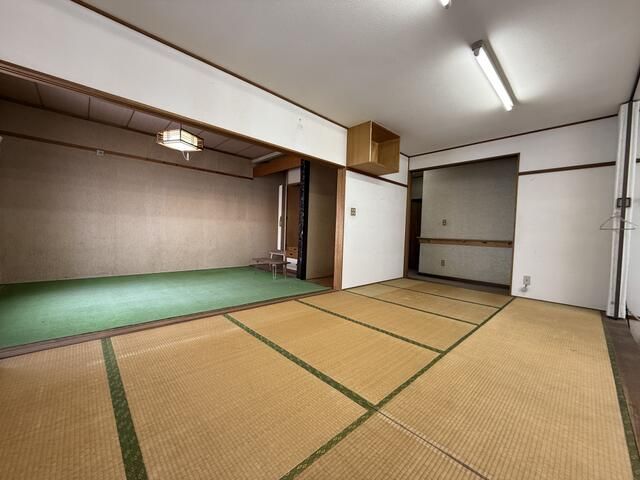 5LDK Detached House on Large Corner Lot in Kuriyama, Hokkaido - Thumbnail 3