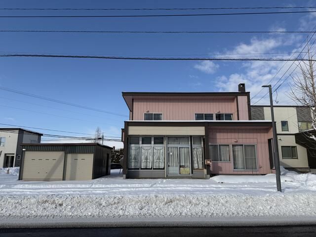 5LDK Detached House on Large Corner Lot in Kuriyama, Hokkaido - Thumbnail 2