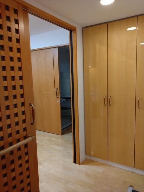 Spacious 1R Apartment for Sale in Komae, Tokyo - 60.28 sqm - Thumbnail 4