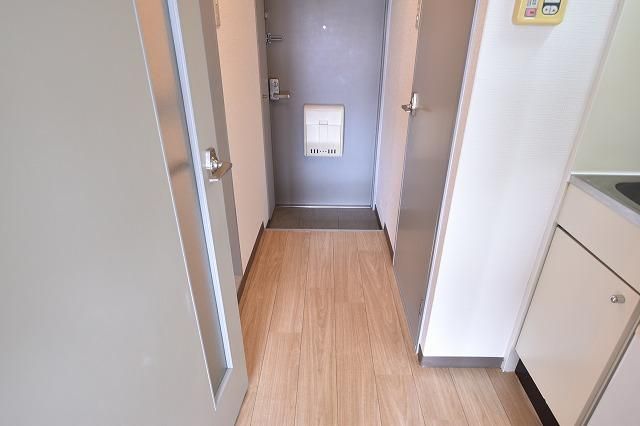 1K Apartment for Rent in Suita, Osaka - 38,000 Yen - Thumbnail 3