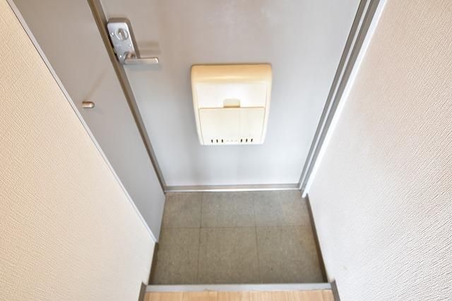 1K Apartment for Rent in Suita, Osaka - 38,000 Yen - Thumbnail 2