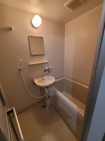 1K Apartment for Rent in Quiet Hikone, Near Hikone Castle - Thumbnail 4
