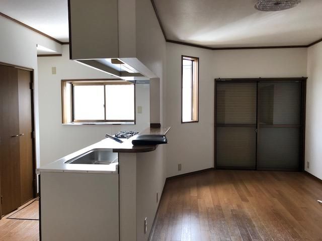 4LDK Detached House for Sale in Takatsuki, Osaka - Thumbnail 3