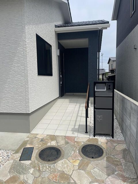 2LDK All-Electric Home in Matsuyama, Ehime - 64m² - Thumbnail 3