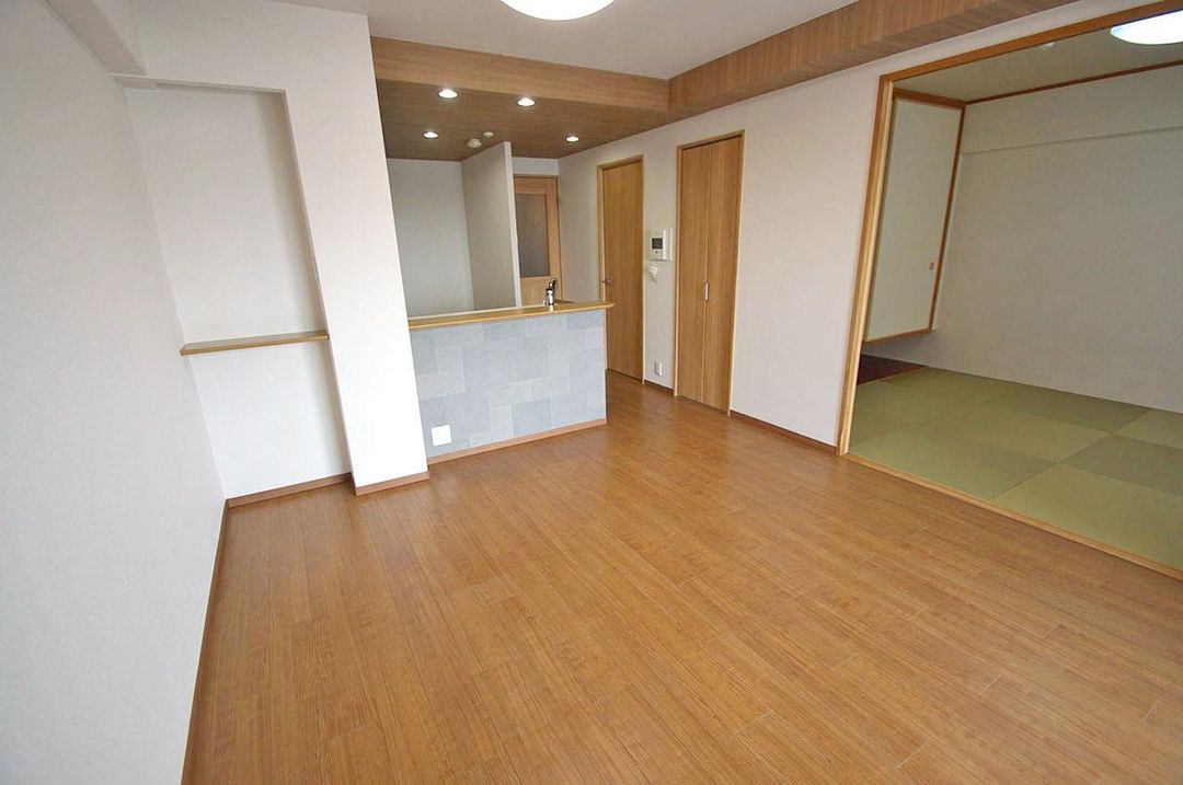 3LDK Apartment for Sale in Sakai, Osaka with 2024 Renovation - Thumbnail 2