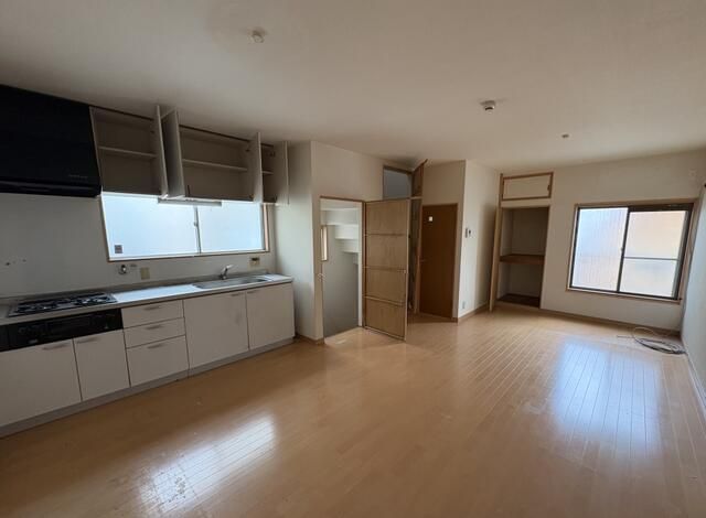 3LDK Steel-Frame House for Sale in Osaka Joto Ward - Thumbnail 2