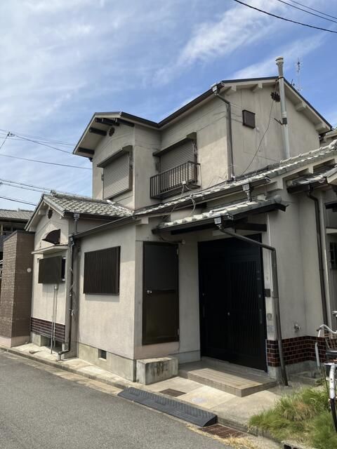 4DK Detached House for Sale in Hirakata, Osaka with South Sunlight - Thumbnail 2