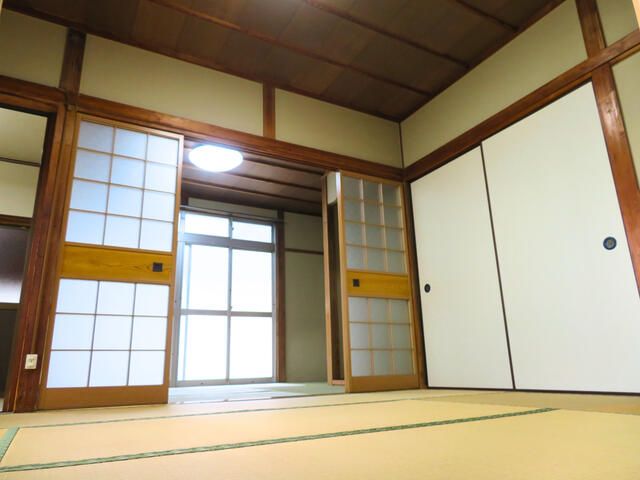 4DK Detached House for Sale in Hirakata, Osaka with South Sunlight - Thumbnail 3