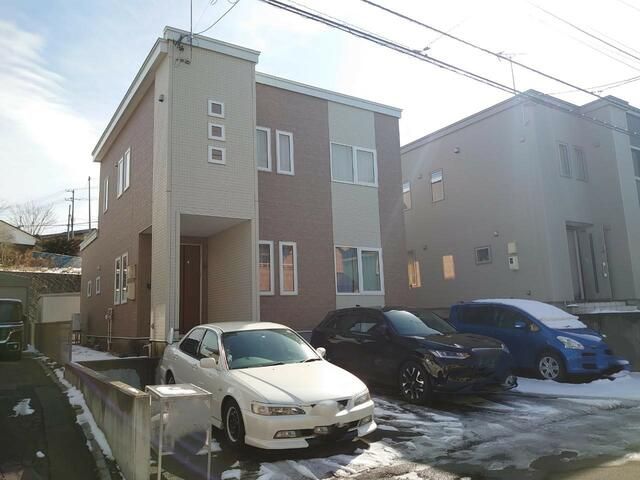 Tenanted 4LDK Investment House in Hakodate, Hokkaido - Image 1