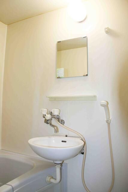 1K Apartment for Rent in Marugame, Kagawa - 25,000 Yen - Thumbnail 4
