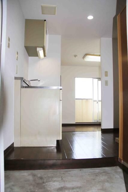 1K Apartment for Rent in Marugame, Kagawa - 25,000 Yen - Thumbnail 2