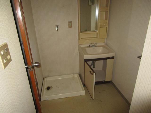 3LDK Apartment for Sale in Kure, Hiroshima - 8th Floor Views - Thumbnail 4