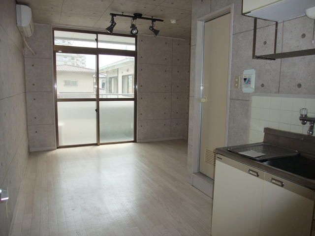 Studio Apartment for Rent in Osaka Sayama - 18 sqm near Station - Thumbnail 3
