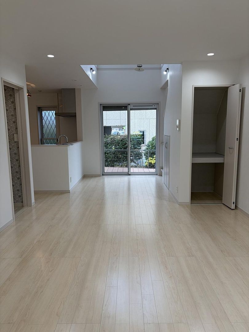 Renovated 2LDK All-Electric House for Sale in Kishiwada, Osaka - Thumbnail 2