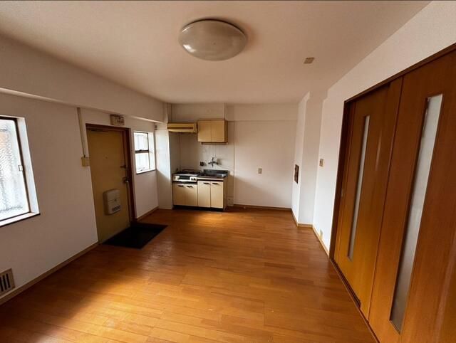 Renovated 1LDK Apartment for Rent in Suminoe Ward, Osaka - Thumbnail 3