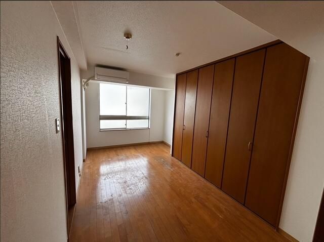Renovated 1LDK Apartment for Rent in Suminoe Ward, Osaka - Thumbnail 2