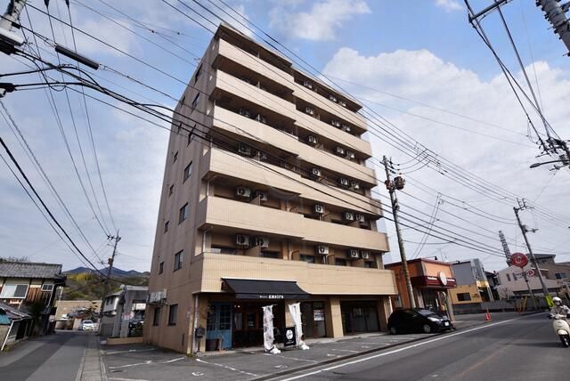 Affordable 1R Apartment for Rent in Higashiō, Ehime | 24,000 Yen - Thumbnail 2
