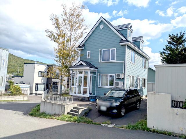 Corner Lot House for Sale in Quiet Otaru Neighborhood - Thumbnail 3