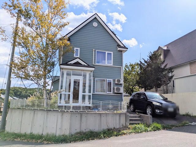 Corner Lot House for Sale in Quiet Otaru Neighborhood - Thumbnail 2