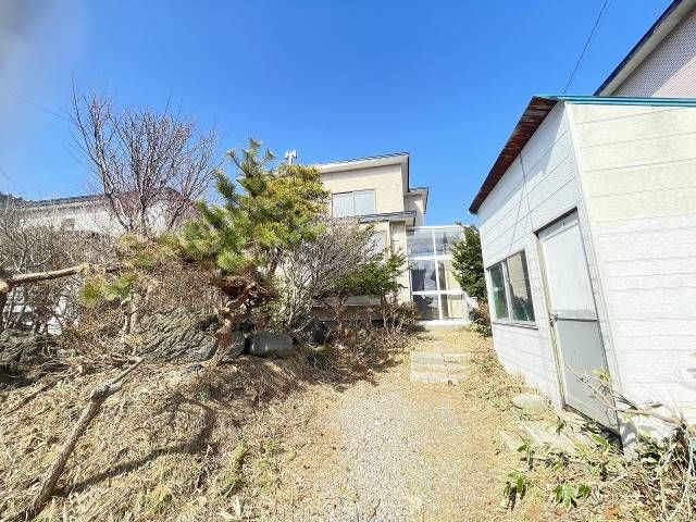 3LDK House for Sale in Zenigame-cho, Hakodate, Hokkaido - Thumbnail 2