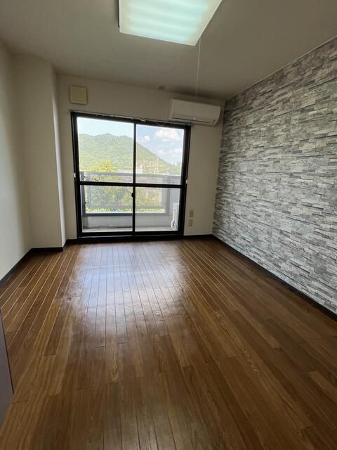 1K Apartment for Rent in Gifu City, Gifu | 18 sqm, Balcony - Thumbnail 3