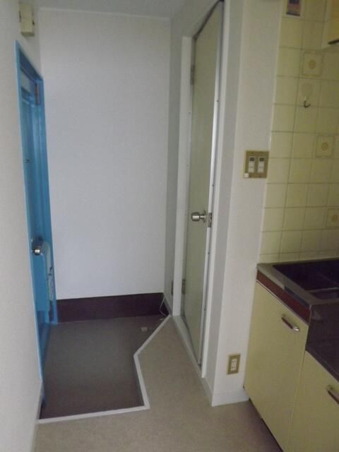 1K Apartment for Rent in Osaka Fukushima Ward near Noda Station - Thumbnail 3
