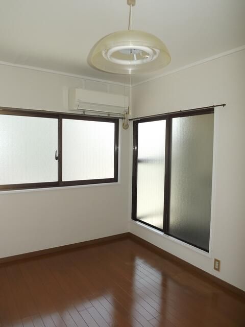 1K Apartment for Rent in Osaka Fukushima Ward near Noda Station - Thumbnail 2