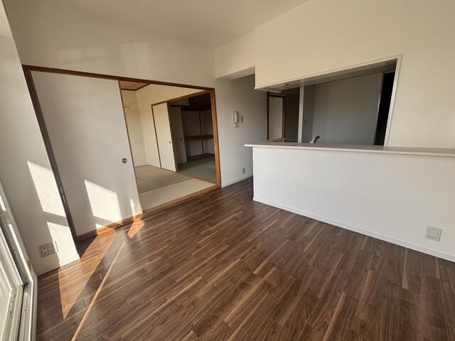 4LDK Apartment with Dual Balcony Near Kitano-da Station, Sakai - Thumbnail 4