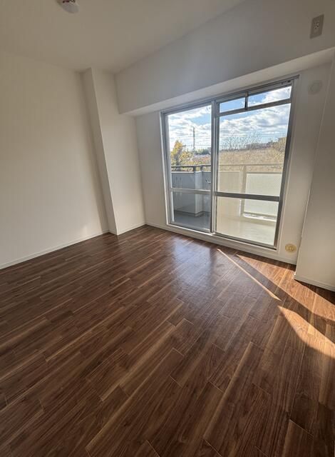 4LDK Apartment with Dual Balcony Near Kitano-da Station, Sakai - Thumbnail 3