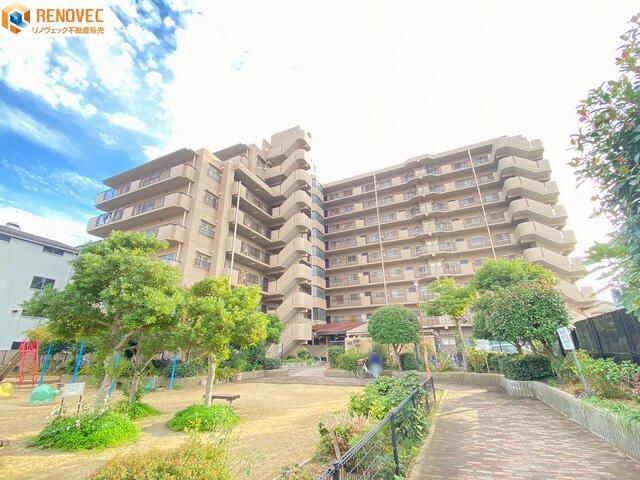 Refurbished 3LDK Apartment for Sale in Sakai, Osaka - Image 1