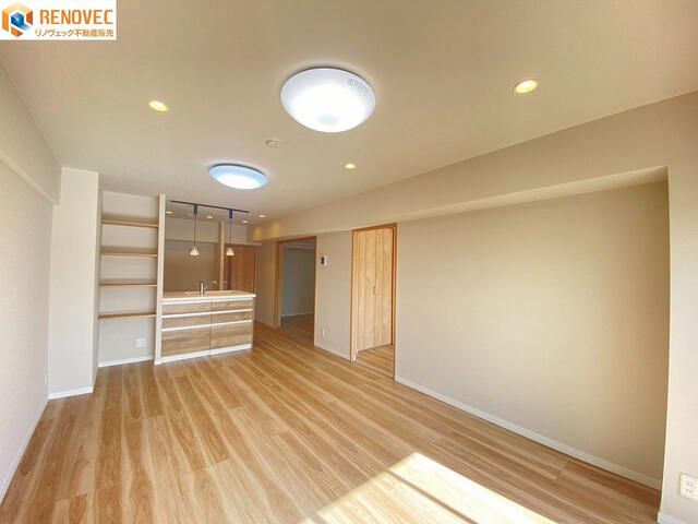 Refurbished 3LDK Apartment for Sale in Sakai, Osaka - Thumbnail 4