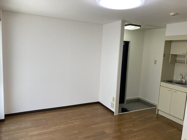 1R Apartment for Rent in Hirakata, Osaka - 30,000 Yen - Thumbnail 2