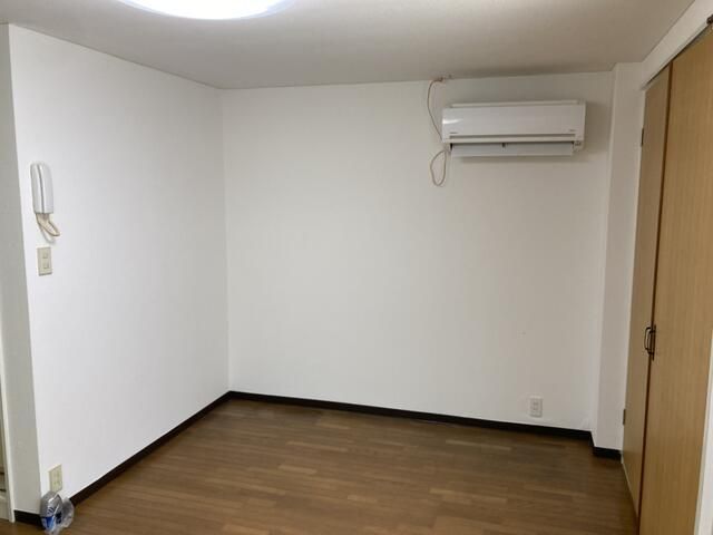 1R Apartment for Rent in Hirakata, Osaka - 30,000 Yen - Thumbnail 3