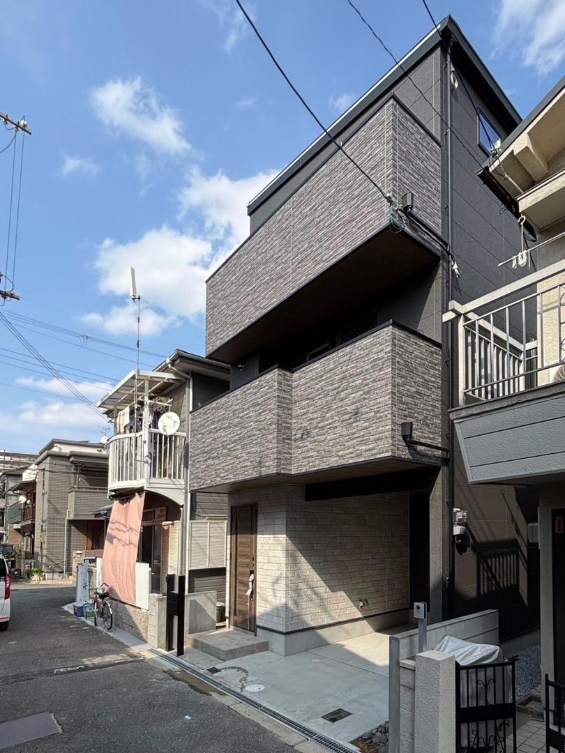 New 2025 3-Story House with Cafe Design in Hirakata, Osaka - Thumbnail 4