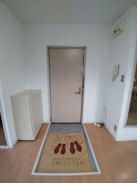 1R Apartment for Rent in Hirakata, Osaka - 29,000 Yen - Thumbnail 4