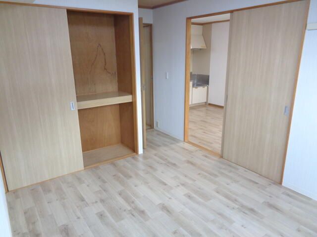 Pet-Friendly 2LDK Apartment with Free Internet in Fujiidera, Osaka - Thumbnail 3