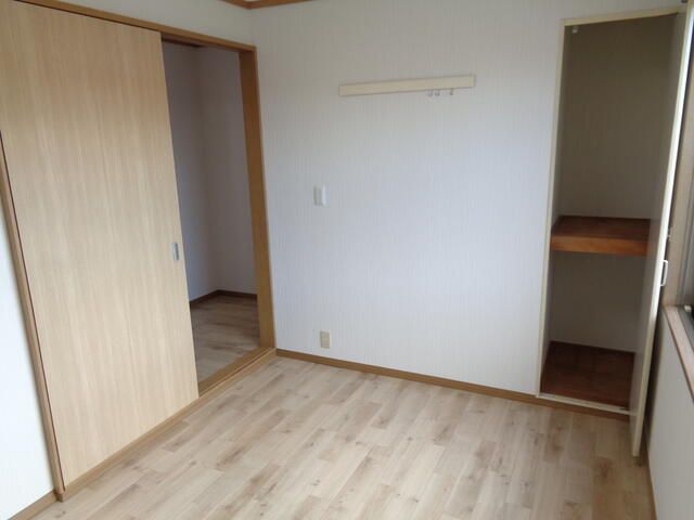 Pet-Friendly 2LDK Apartment with Free Internet in Fujiidera, Osaka - Thumbnail 4