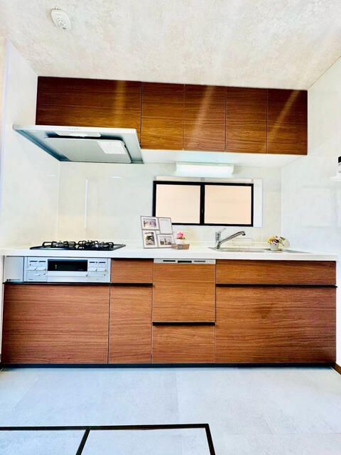 Renovated 3LDK House with Rooftop Balcony in Kadoma, Osaka - Thumbnail 3