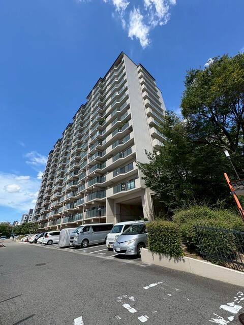 4LDK Apartment for Sale in Miyakojima, Osaka with Dual Balconies - Thumbnail 2
