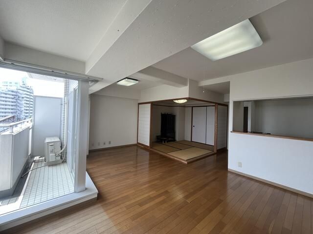2LDK Resort Condo in Miyazu with Pool, Sauna & Tennis Court - Thumbnail 4