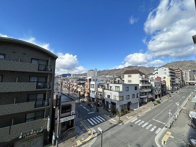 2LDK Apartment for Sale in Nada Ward, Kobe with Renovation - Thumbnail 4