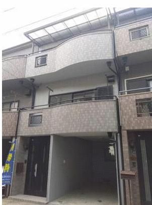 Renovated 4LDK House for Sale in Neyagawa, Osaka - Image 1