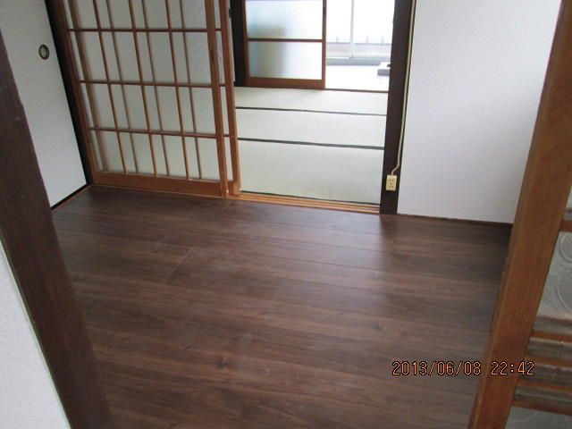 2K Apartment for Rent in Sakai, Osaka - 29,000 Yen - Thumbnail 3