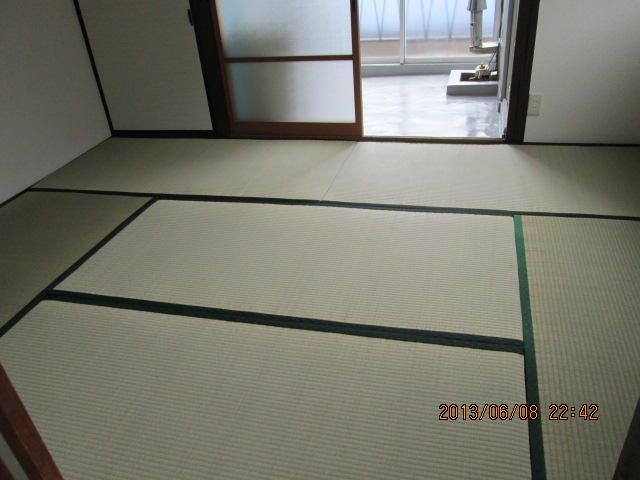 2K Apartment for Rent in Sakai, Osaka - 29,000 Yen - Thumbnail 2