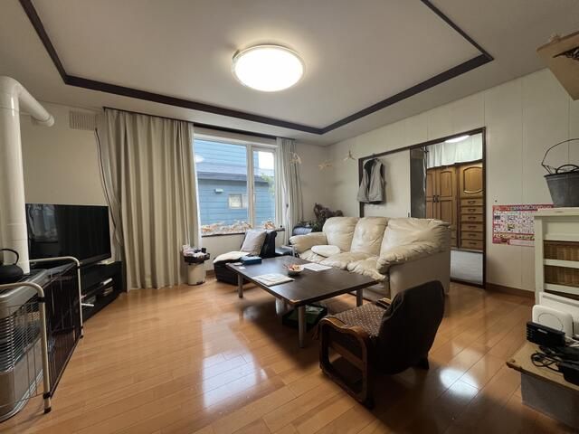 4LDK House with Garden for Sale in Sapporo's Kita Ward - Thumbnail 2