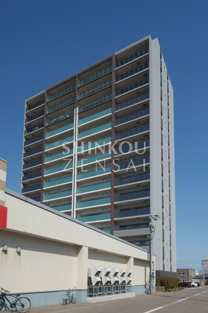 2LDK Apartment for Sale in Hirosaki, Aomori - Near Station - Image 1