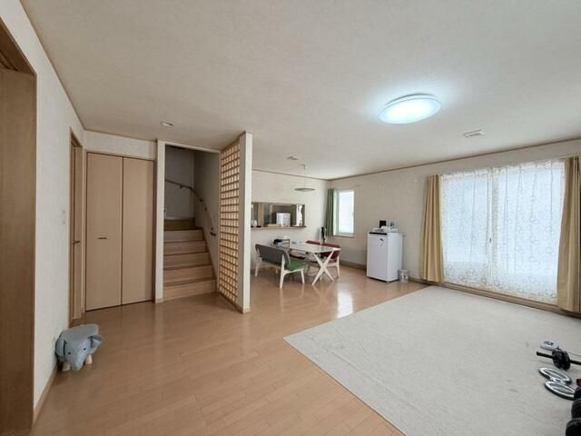 4LDK Family House in Sapporo's Utsukushigaoka with Solar Power & Carport - Thumbnail 4