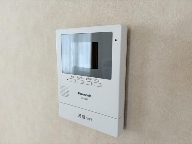 4LDK Family House in Sapporo's Utsukushigaoka with Solar Power & Carport - Thumbnail 3